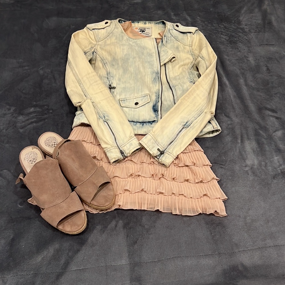 Worn look jean Jacket Zara size M. Slim fit. Fits small